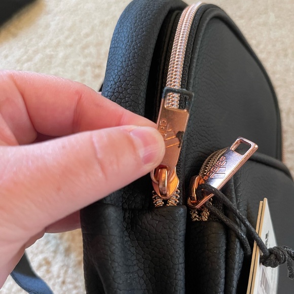 *NWT* Mini adidas backpack (with zipper damage) - Picture 7 of 12